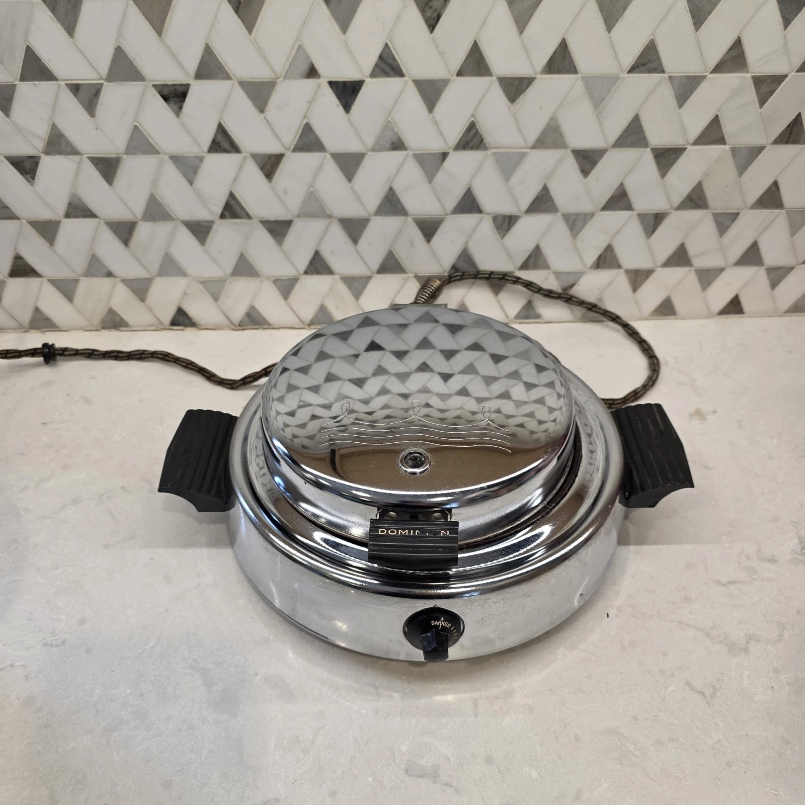 ​Vintage Dominion Electric Waffle Maker Model 1316.2 1971 MCM Chrome. Tested