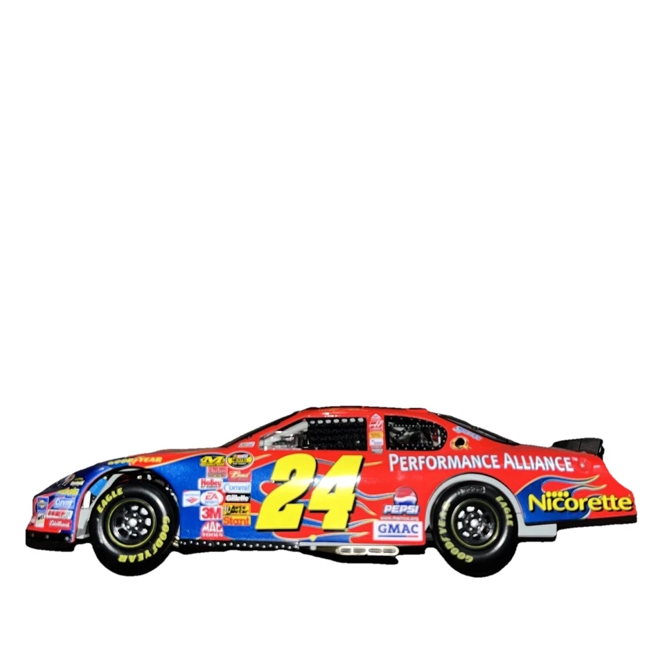 Jeff Gordon 1/24 DuPont Performance Alliance Monte Carlo SS 2006 como nuevo en caja Foto 2 de 4