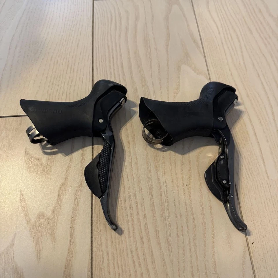 Juego de palancas de cambio eléctricas Shimano Ultegra ST-6770 2x10s L+R Di2 Foto 2 de 4