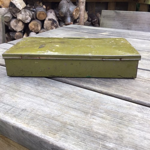 Vintage Moss Green 9 Section Metal Storage Fishing Tackle Box Fold Over Catch - Picture 4 of 12