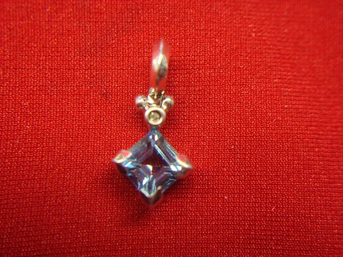 10K WHITE GOLD BLUE TOPAZ & DIAMOND PETITE SIZE PENDANT