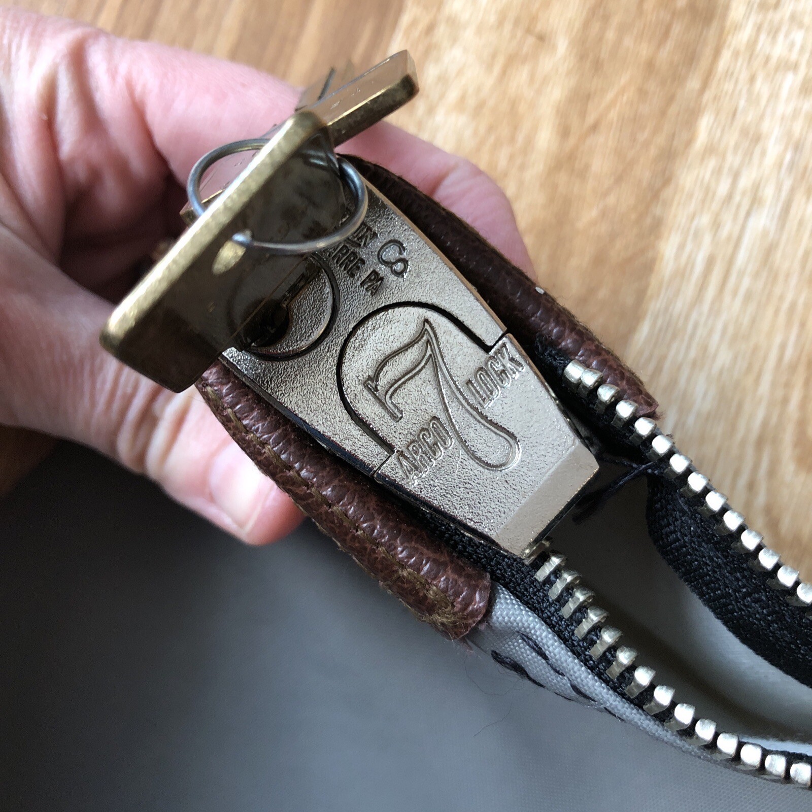 vintage locking bank bag w/key rifkin arco lock firstar Bank Gray W