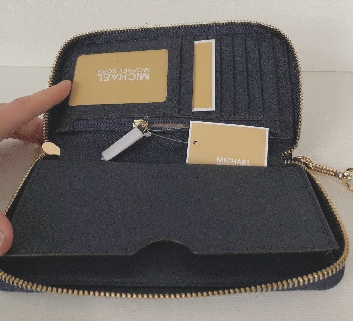 Michael Kors Jet Set Multifunction Saffiano Phone Case Wristlet  