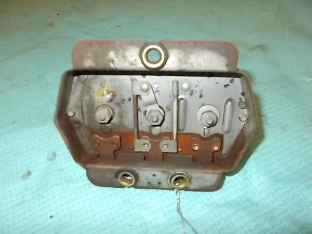 PACKARD CLIPPER 1954 REGULADOR DE TENSIÓN (6 VOLTIOS), PIEZA ORIGINAL.  K-311 Foto 3 de 4