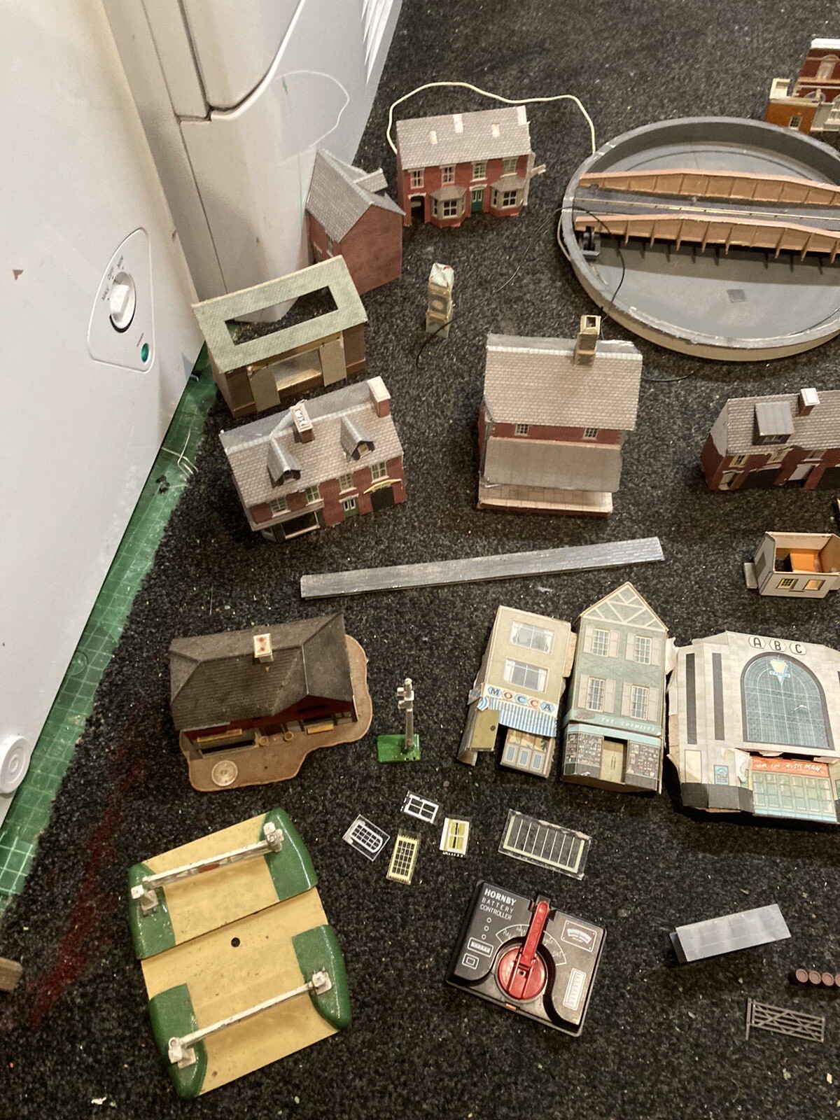 Job Lot Model Railway Accessories Buildings 00 OO Gauge Hornby Train