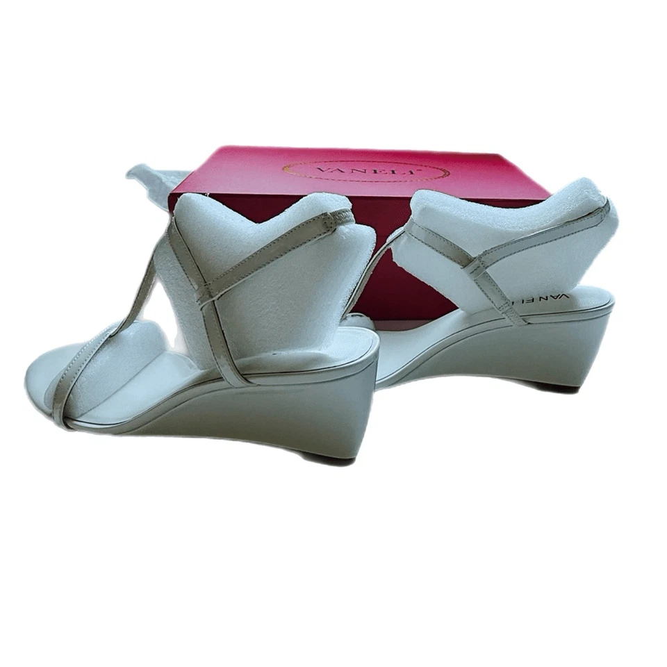 Sandalias de cuña Vaneli Mohan blancas charol correa en T talla 9 nuevas con etiquetas Foto 4 de 4