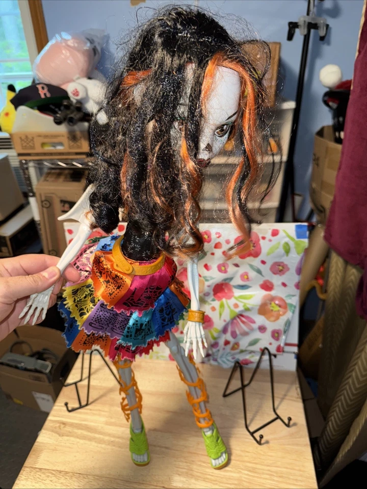MONSTER HIGH SKELITA CALAVERAS 28 INCH Tall DOLL EXTRA LARGE SIZE!  Pre-Owned - Image 2 of 4