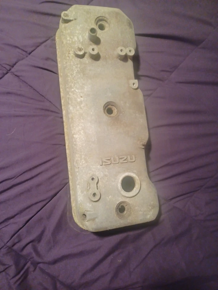 Isuzu 1988-1995 camioneta 2,3 L OEM cubierta de válvula Foto 3 de 4