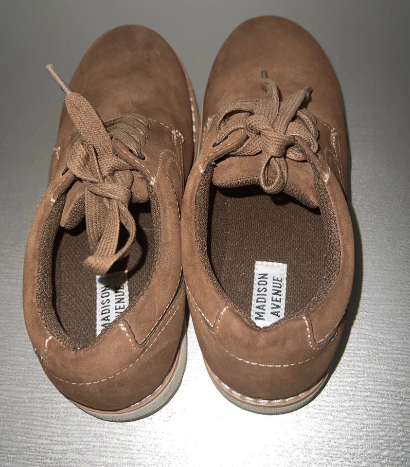 Zapatos sin cordones Madison Avenue Big Boys talla 13M marrón (usados en excelente estado) Foto 4 de 4