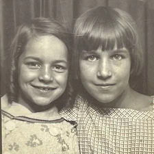 WD Photograph Girls Friends Photo Booth 1920-30's Smiling