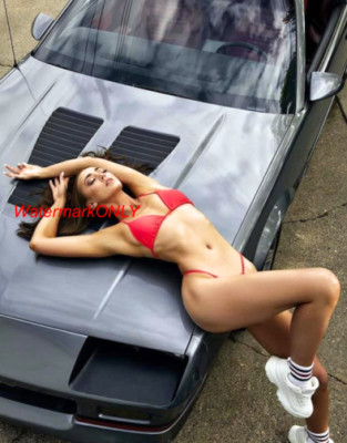 SUPER HOT ''LEGGY & BUSTY'' Camaro Car Babe ''Pin-UP'' PHOTO! #(633)