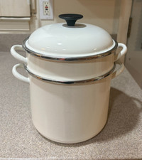 Le Creuset Brioche (Off White) Enamel 6 Quart Pot Steamer Insert and Lid