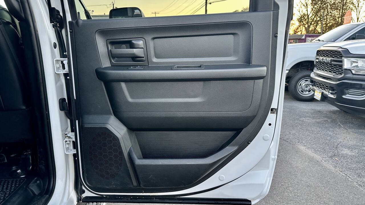 2022 Ram 2500 Tradesman 4x4 4dr Crew Cab 8 ft. LB Pickup thumbnail 16