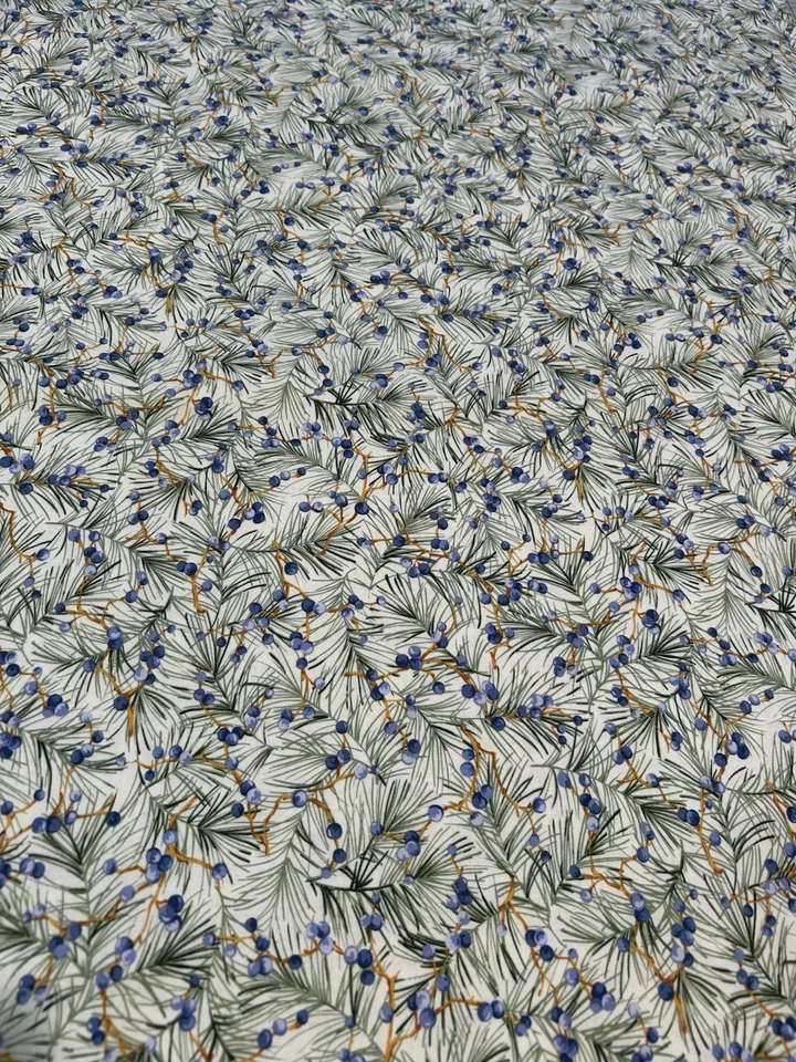 Agujas de pino arándano sobre fondo crema POR tela acolchado costura Foto 2 de 4