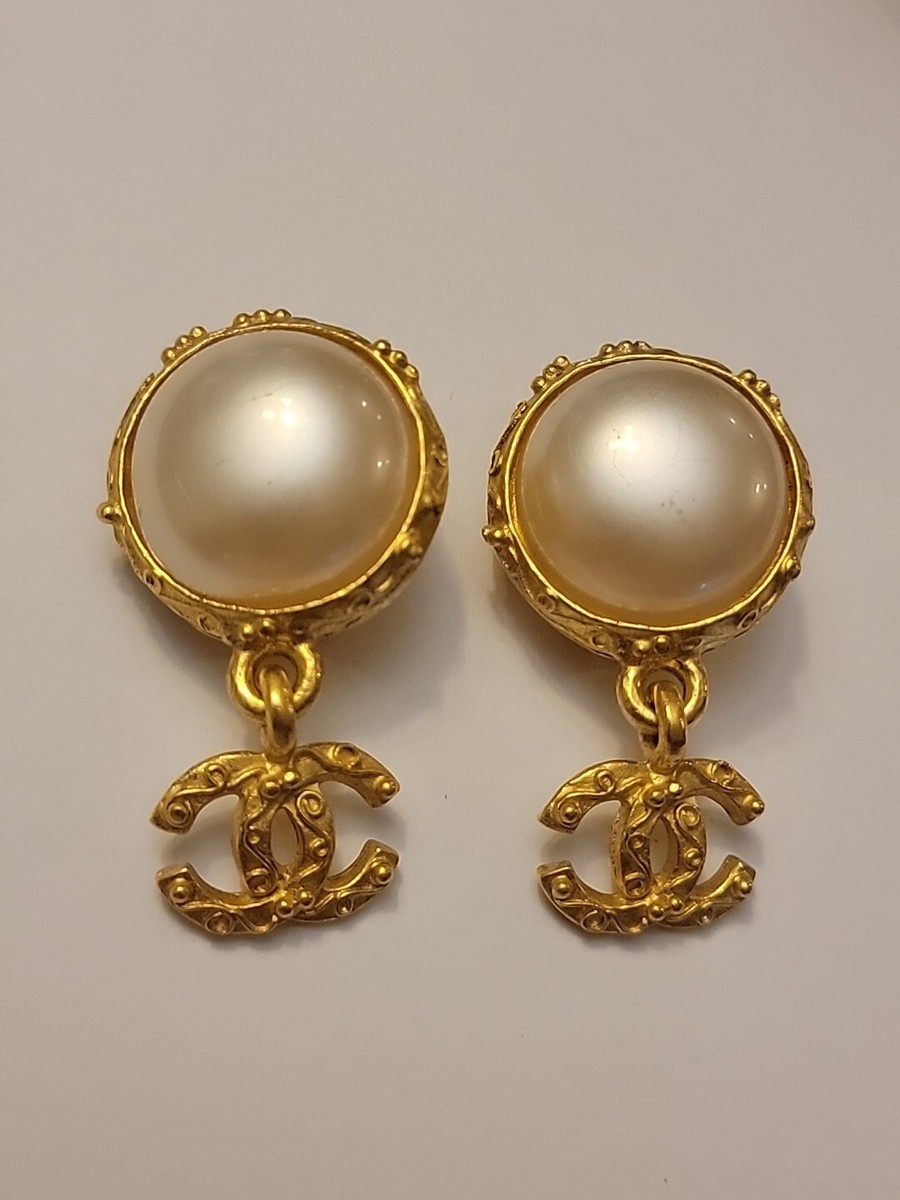 【Chanel】シャネル★earclip★パールイヤークリップ★ゴールド Auth Vintage CHANEL Faux Pearl CC Logo Drop Clip-On Earrings