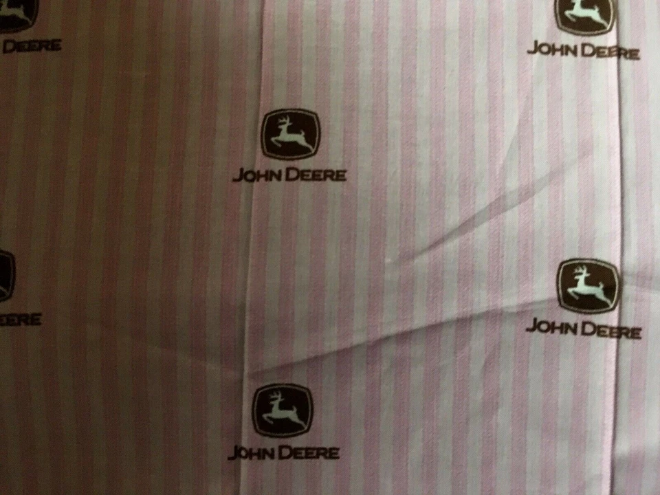 Listras rosa John Deere com logotipo marrom 1 jarda x 44" algodão  - Imagem 3 de 4
