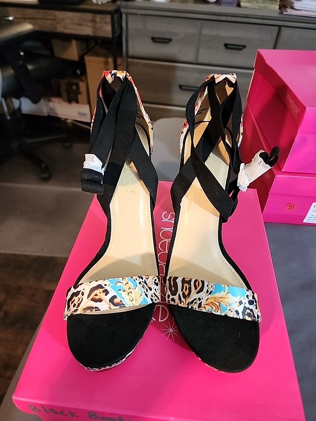 Shoe Dazzle Rubye mehrfarbige Plateau-Absätze mit Knöchelriemen Größe 8,5