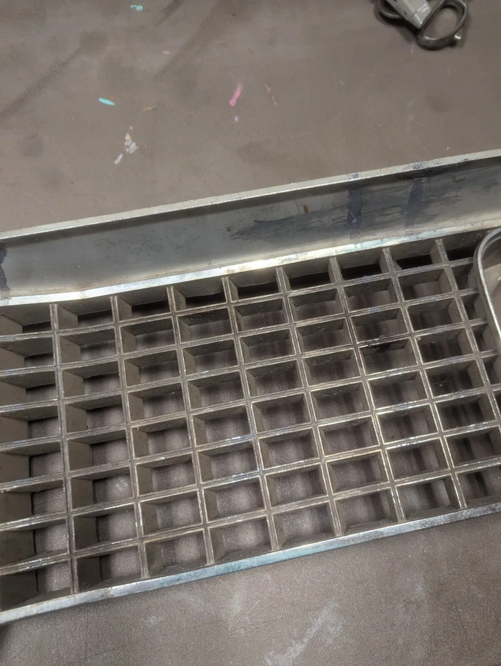 Biseles de parrilla y faros delanteros originales 1969 Buick Electra 225 RH Foto 3 de 4