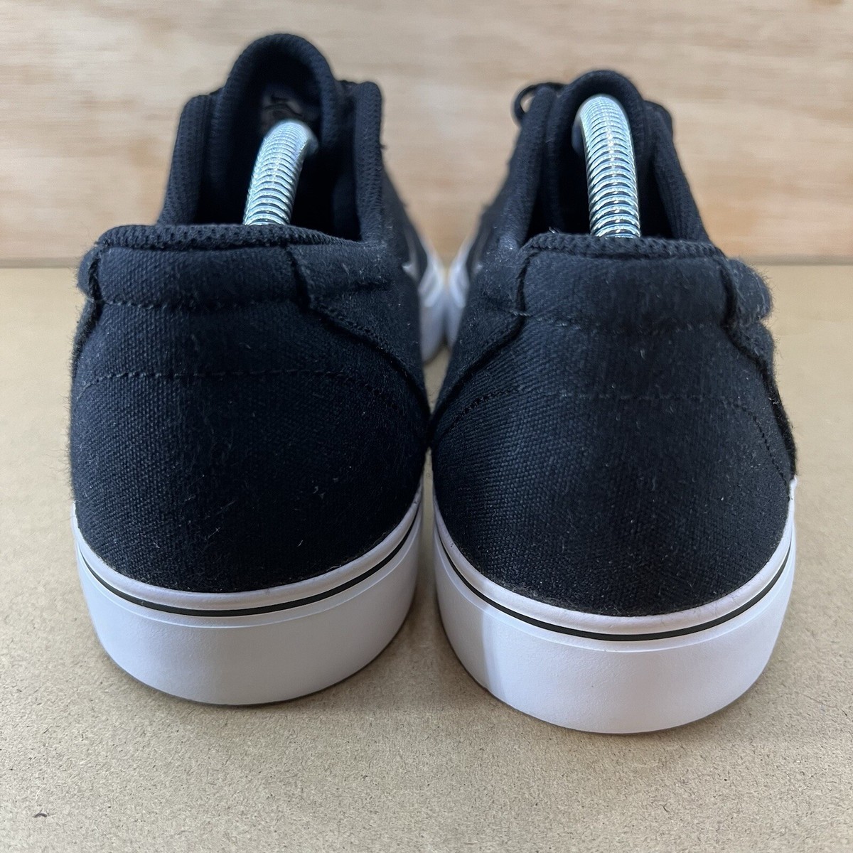 Nike SB Clutch Men Size Shoes Black White Skateboard Sneakers