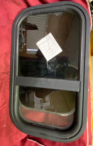 FREIGHTLINER CASCADIA SIDE SLEEPER  WINDOW,  WITH  SCREEN A18 63653 000