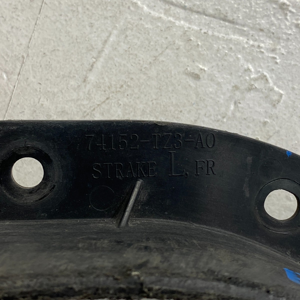るー 18-20 ACURA TLX FRONT LEFT REFLECTOR STRAKE OEM 74152-TZ3