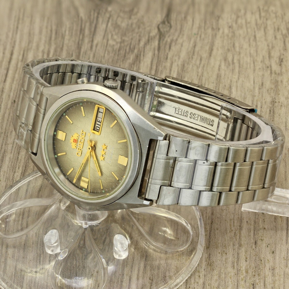 Orient 3 stars stainless steel automatic Japan wristwatch day/date