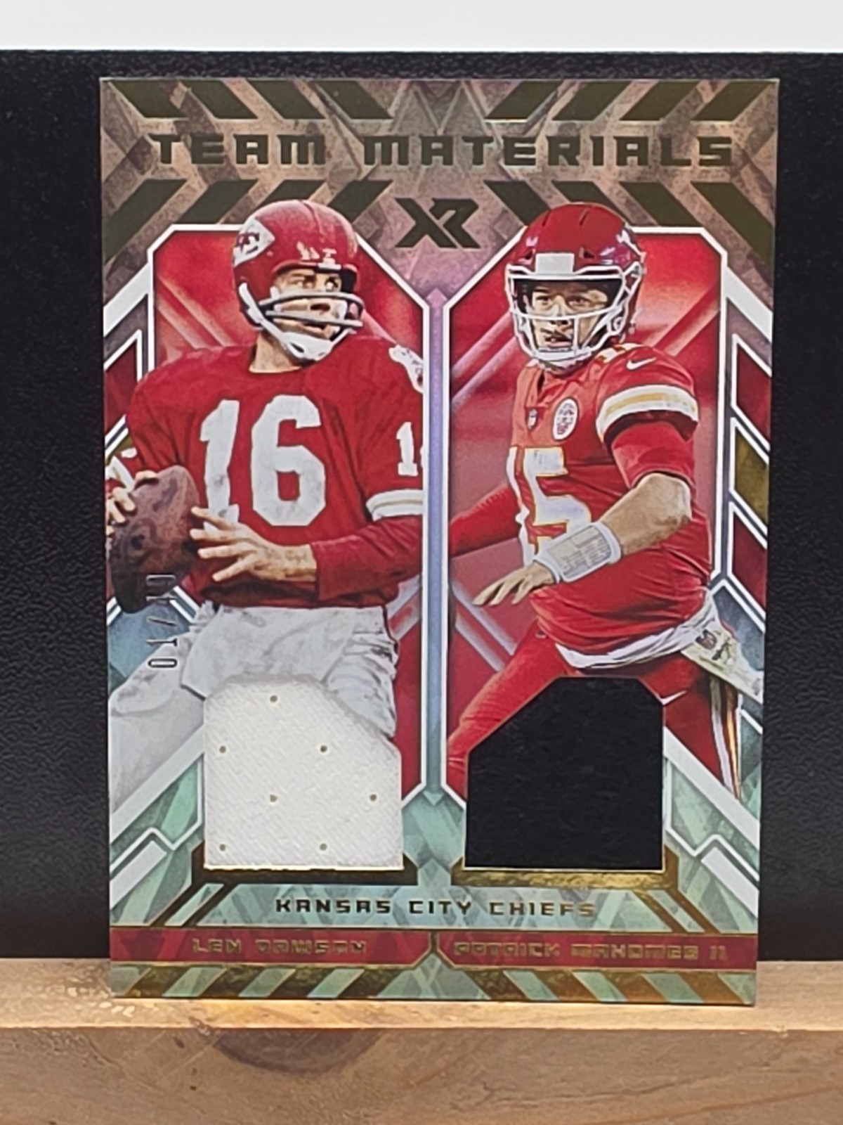 2021 Panini XR - Team Materials Patrick Mahomes II, Len Dawson #TM-36 Gold /49 