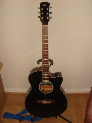 Swift Music London Black Cutaway Akustikgitarre & Gurt mit Tonabnehmer