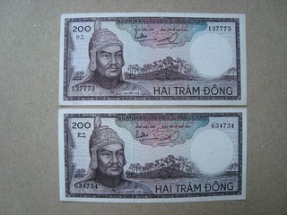 2Pcs 1966 VIETNAM South 200 DONG AU UNC