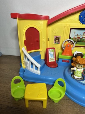 Fisher-Price Little People Place Musical Preschool Playset [並行輸入品] 81duOETGh2L._UF894,1000_QL80_.jpg