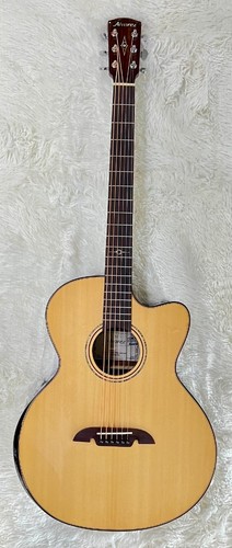 Alvarez AEBT70CE_Armrest Acoustic Electric Guitar with LR Baggs pickup, B-Stock