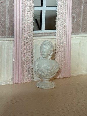 Dollhouse Miniature Artisan made Maria Antoinette s Bust