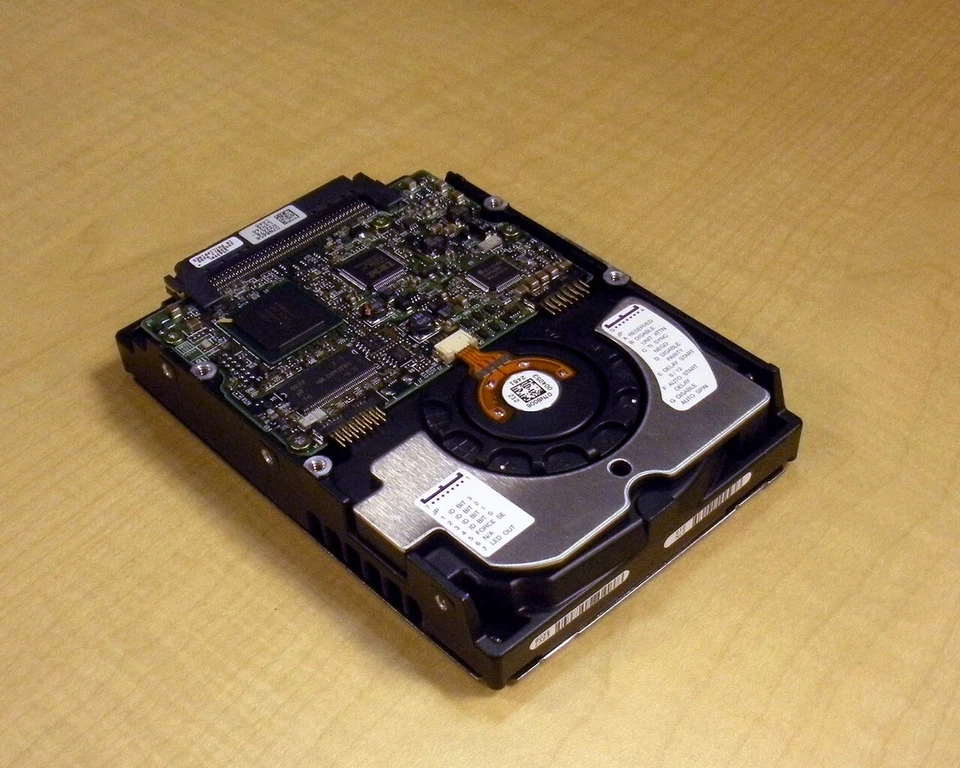 IBM 06P5754 18.2GB 10K Ultra160 XSeries SCSI Hot Swap Hard Drive - Image 3 of 3