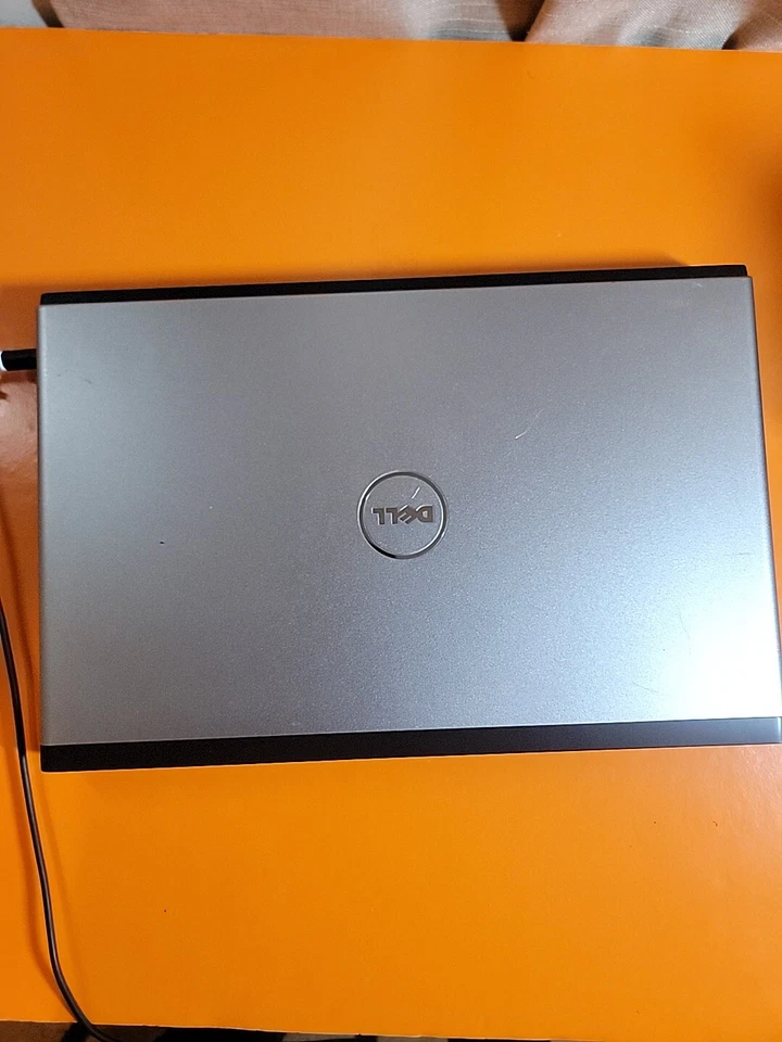 Dell Vostro 3500 Intel Core i3-M370 2,40 GHz 15,6" con batería sin HDD/OS Foto 3 de 4