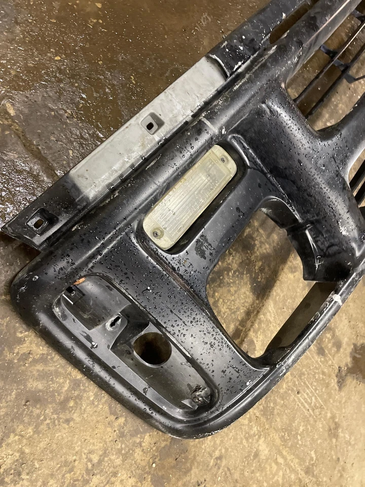 Grille CHEVY EXPRESS 3500 96 97 98 99 00 01 02 Foto 4 de 4