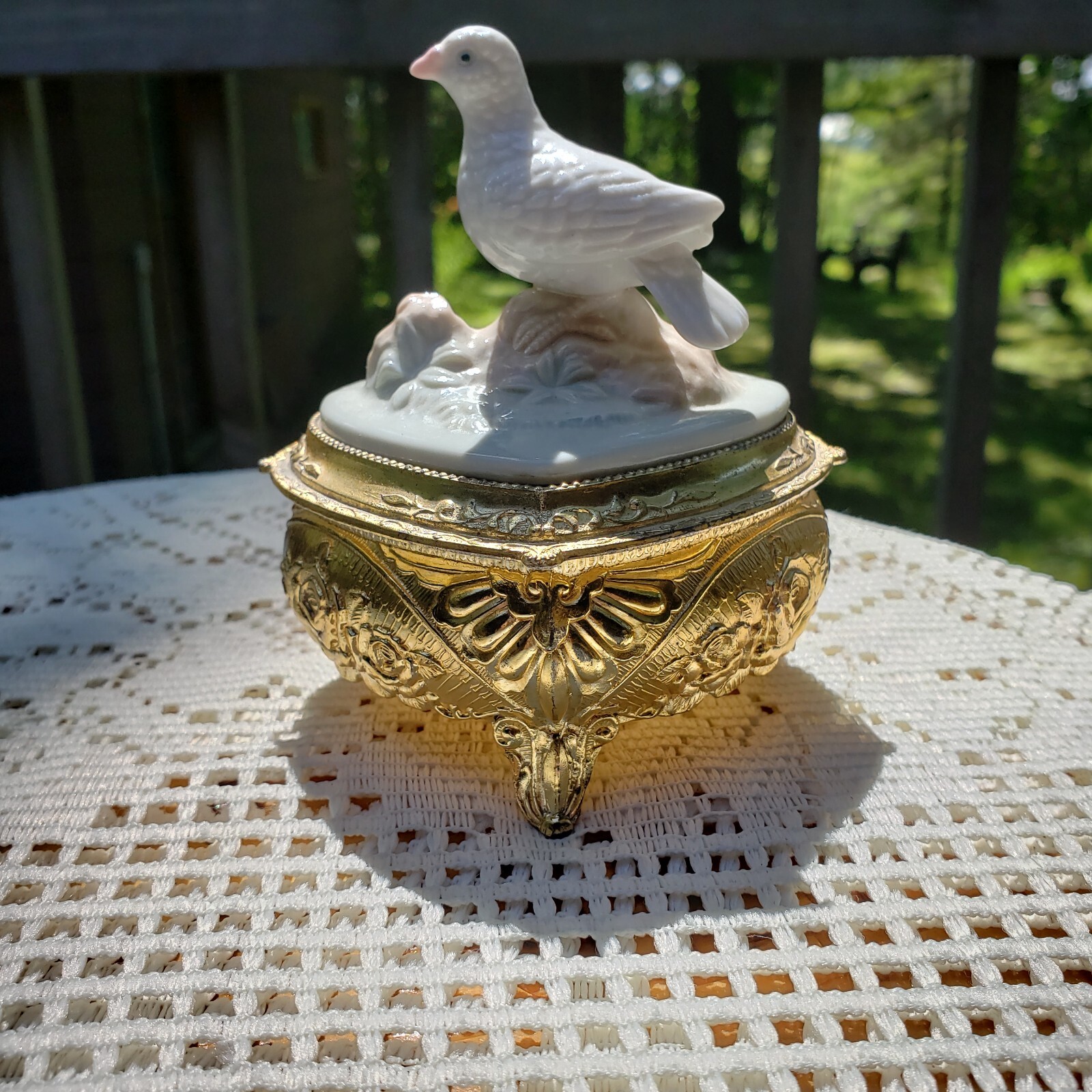 Heart-Shaped White Dove Porcelain Jewelry Box with Vintage Footed Base-image