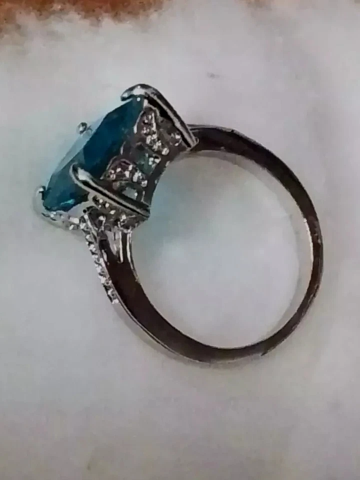 Anello Argento Con Smeraldo e Brillantini - Immagine 2 di 4