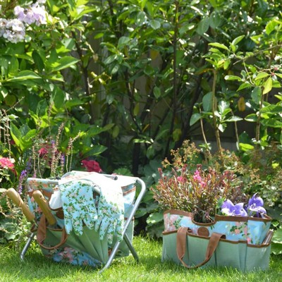 Esschert Design Gartenwerkzeug Hocker Rosenmuster