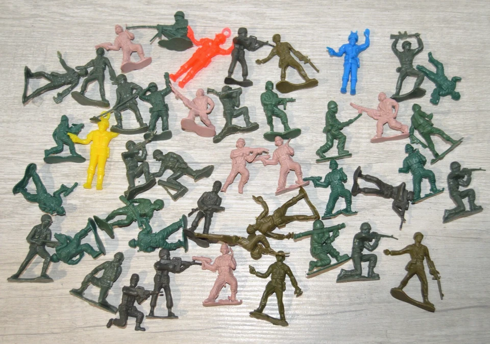 Lote grande de plástico verde vintage del ejército para hombres ~100 años 80 hecho en China Foto 3 de 4