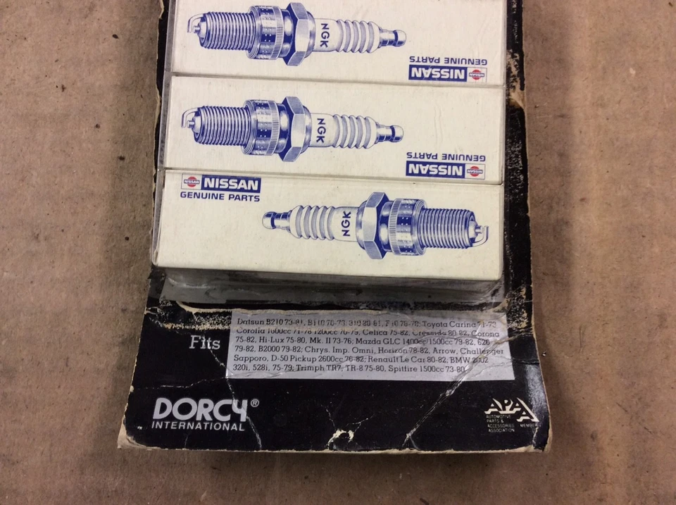 Nuevas bujías OEM Nissian B2401-W8915 - Paquete de 4 Foto 3 de 4