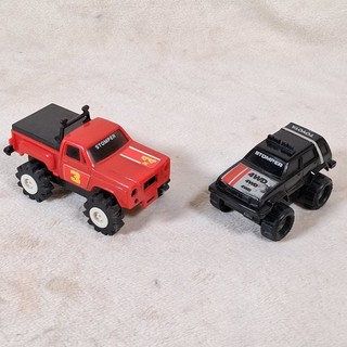 Pair of 2 Untested Vintage Tyco Stomper Mini 4×4's Red Pickup Truck 3 4WD Toyota