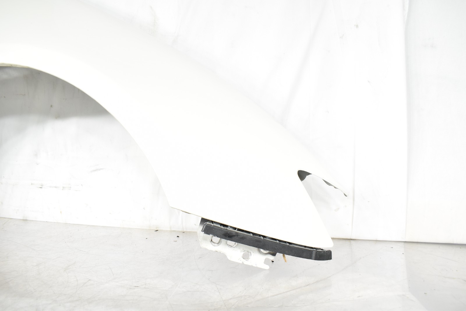 14-24 Maserati Quattroporte M156 S Q4 GTS Right Side Fender Assembly White OEM