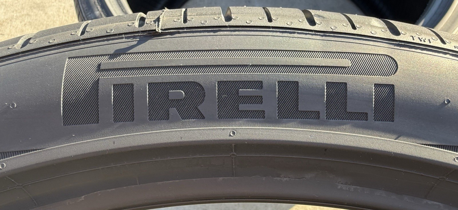 ONE BRAND NEW 325/30ZR23 (109Y) Pirelli P Zero PZ4 Sport L Lamborghini Urus Tire