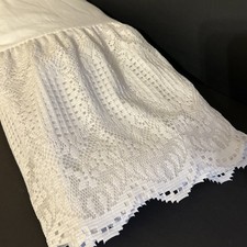 Twin Bedskirt Dust Ruffle Lace Scalloped Edge Bright White 14  Vtg