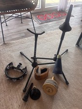 Trompetenständer, Flügelhorndämpfer, und Rhythmusgeräte, Saxophonständer,