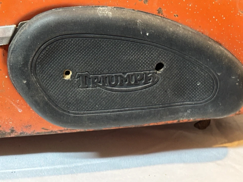 Tanque de gasolina Triumph 1963-1965 modelo 63 64 65 TR6 T120 necesita restauración Foto 3 de 4