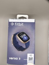 Fitbit Versa 3 Aktivitätstracker - Soft Gold Alum Midnight Blue Infinity Band