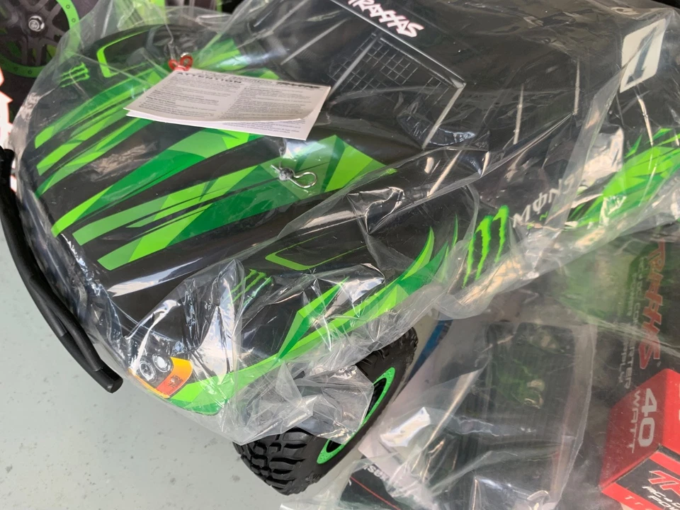 Camión de radiocontrol Traxxas Monster Energy Slash 4x4 sin escobillas 1/10 Foto 2 de 4