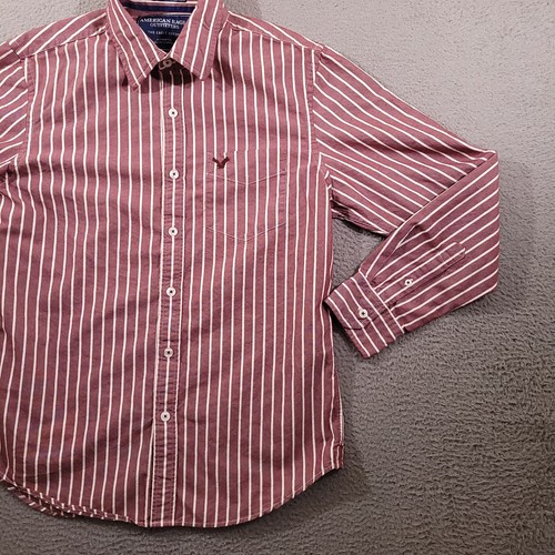 Camisa American Eagle para Hombre Mediana Roja a Rayas Botones Mangas Largas Calce Vintage - Imagen 5 de 10
