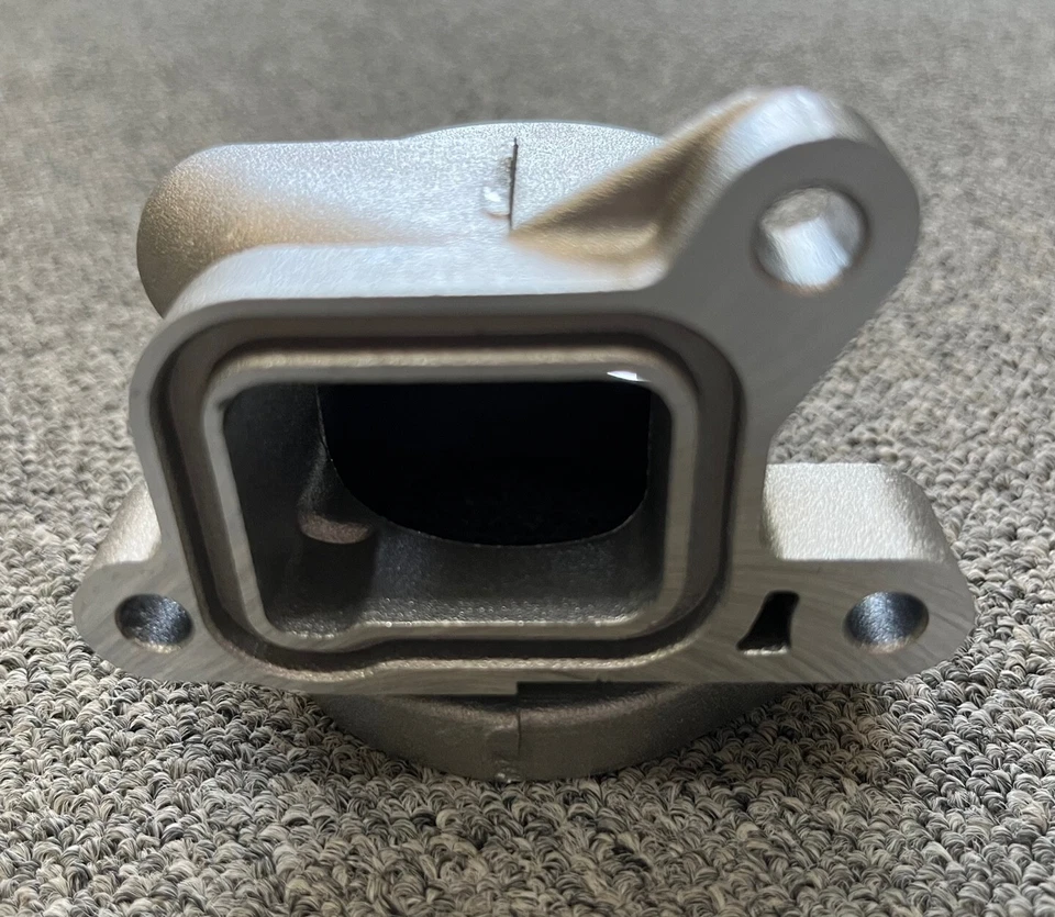 Carcasa de termostato Fedex genuina OEM 25611-2A010 para Hyundai Creta Elantra/Kia Foto 3 de 4